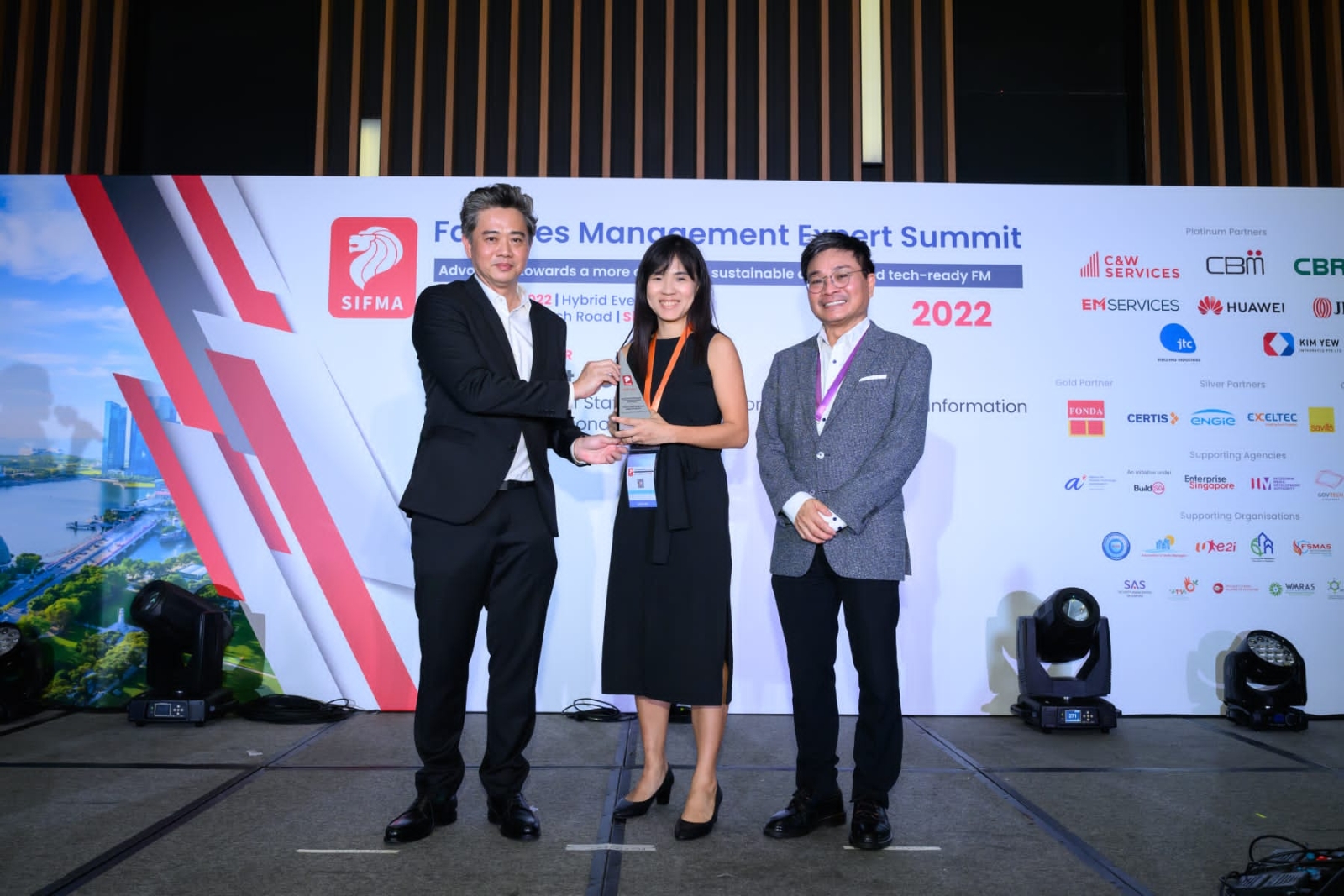 Karen (Jia Xin) Ng accepting the Smart FM Technology Integration Award